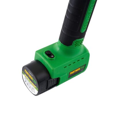 Foarfecă electrică cu acumulator PARTNERPRO PP-FE16V, 16V / 2Ah, 300 W, 200 N - In lucru