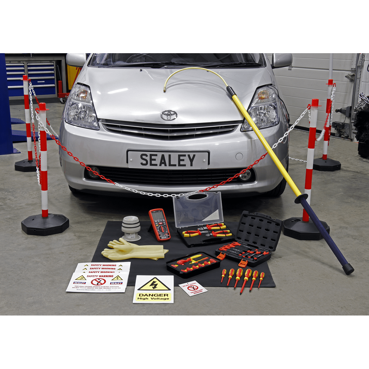 Kit instrumente pentru autovehiculele electrice sau tip “Hybrid” – SimpleTools Kit instrumente pentru autovehiculele electrice sau tip “Hybrid” - SimpleTools